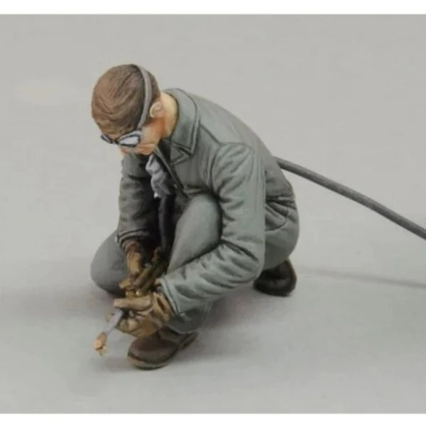 1/35 WWII German Welder, Resin Model Figure Kit, Unassembled and Unpainted