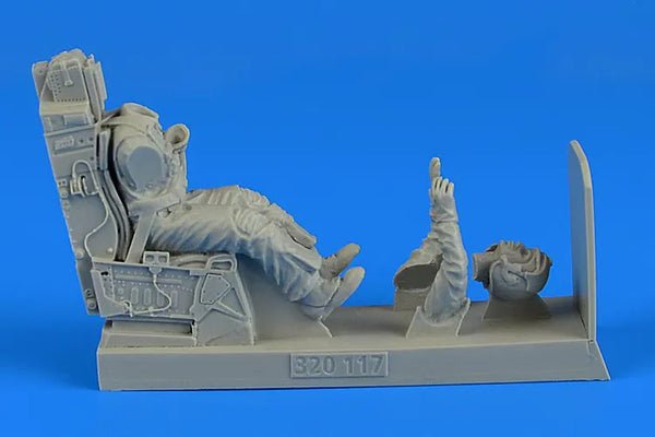 1/32 Cold War F-15 Ejection Seat Pilot, Resin Model Figure Kit, Unassembled and Unpainted