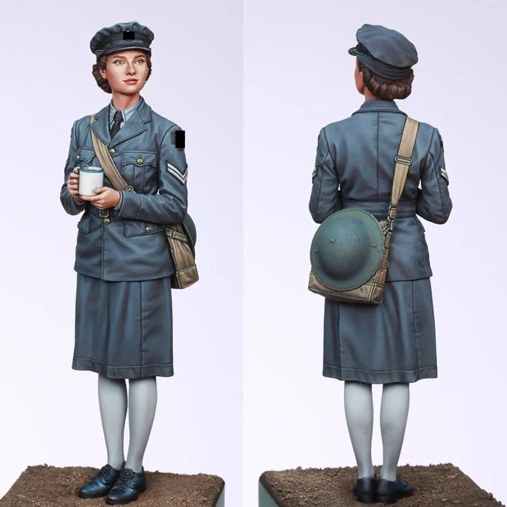 1/35 WWII Soviet Female Soldier with Cup and Gas Mask, Resin Model Figure Kit, Unassembled and Unpainted