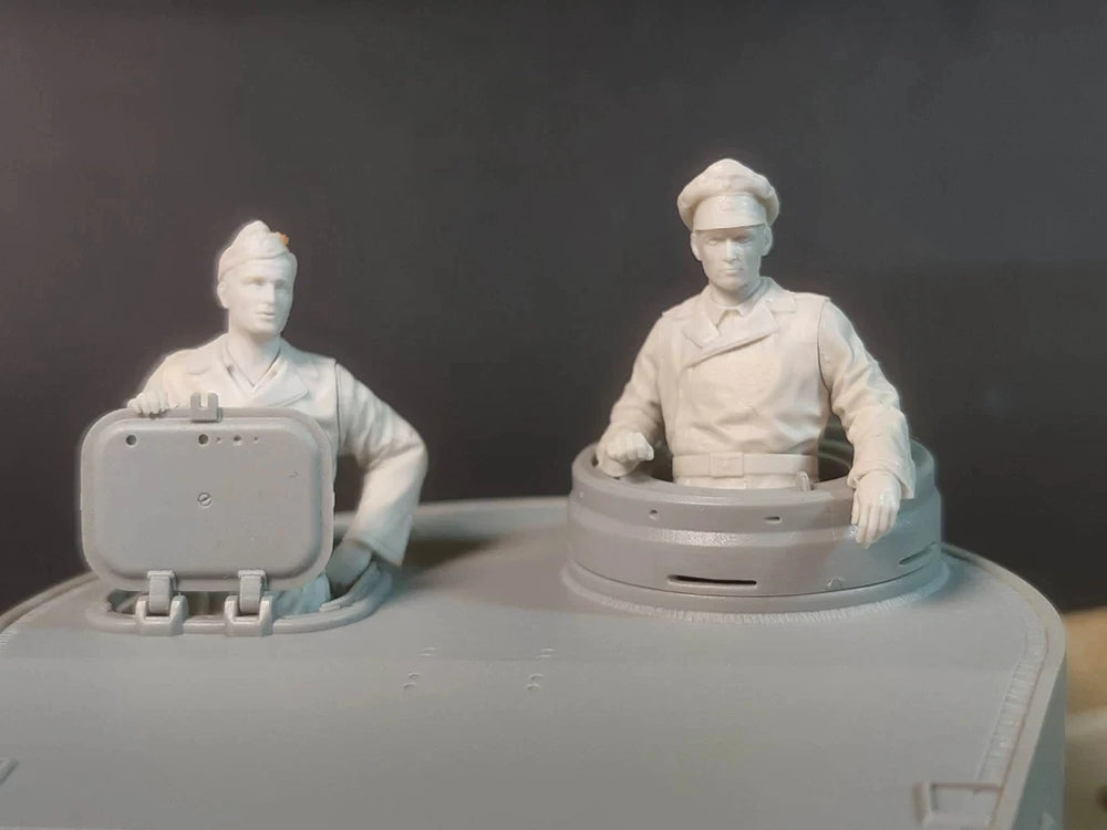 1/35 WWII German Panzer Crew in Cupola with Radio Operator, 2 Figures, Resin Model Figure Kit, Unassembled and Unpainted