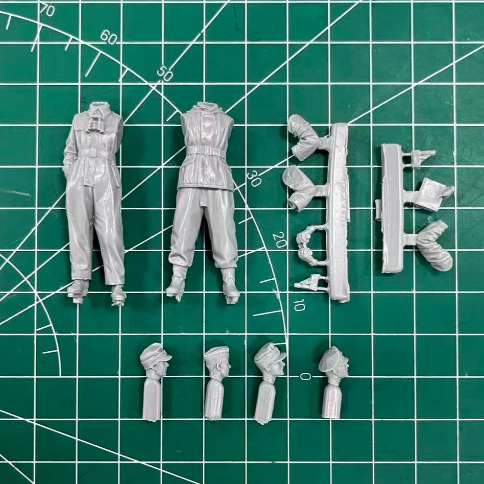 1/35 WWI British Officer with Binoculars and Infantryman, 2 Figures, Resin Model Figure Kit, Unassembled and Unpainted