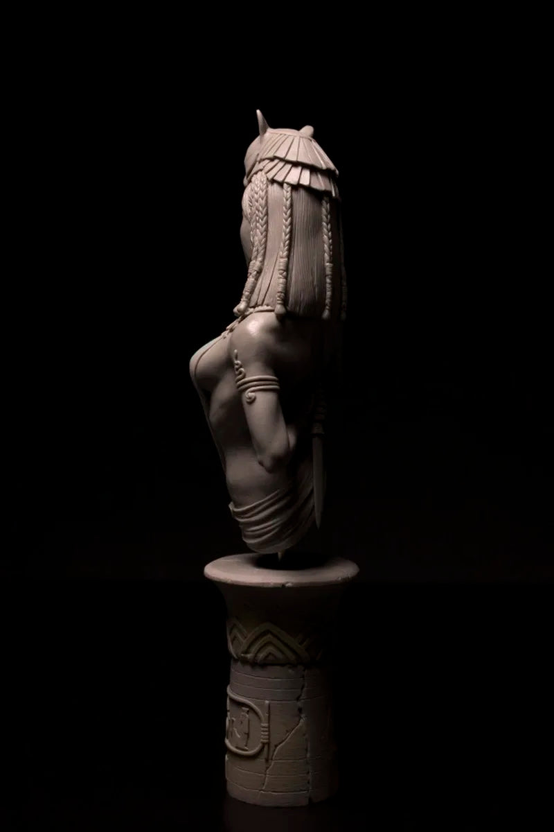 1/10 Ancient Egyptian Queen with Cat Crown and Braided Wig, Resin Model Bust Kit, Unassembled and Unpainted