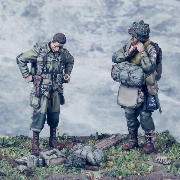 1/35 WWII Soviet & American Infantry Soldiers, 2 Figures, Resin Model Figure Kit, Unassembled and Unpainted