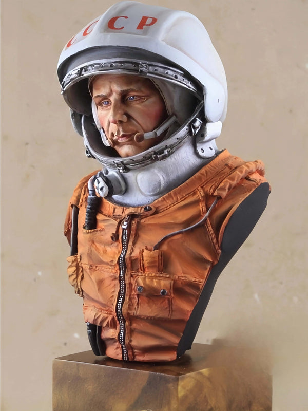 1/9 Cold War Soviet Cosmonaut in Orange Suit, Resin Model Bust Kit, Unassembled and Unpainted