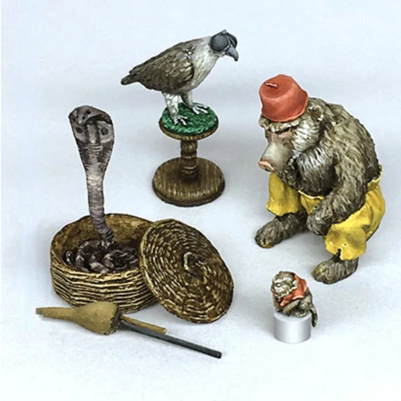 1/35 Monkey Bird & Snake, 5 Figures, Resin Model Creature Kit, Wildlife Theme, Unassembled and Unpainted
