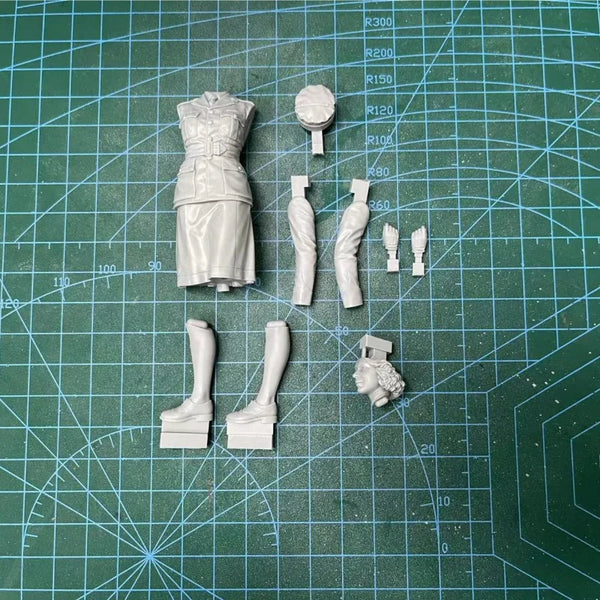 1/35 WWII British Female Officer, Resin Model Figure Kit, Unassembled and Unpainted