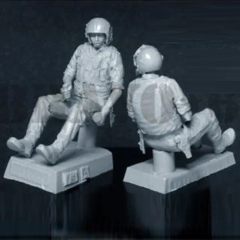1/35 Vietnam War U.S. Helicopter Crew, 2 Figures, Resin Model Figure Kit, Unassembled and Unpainted
