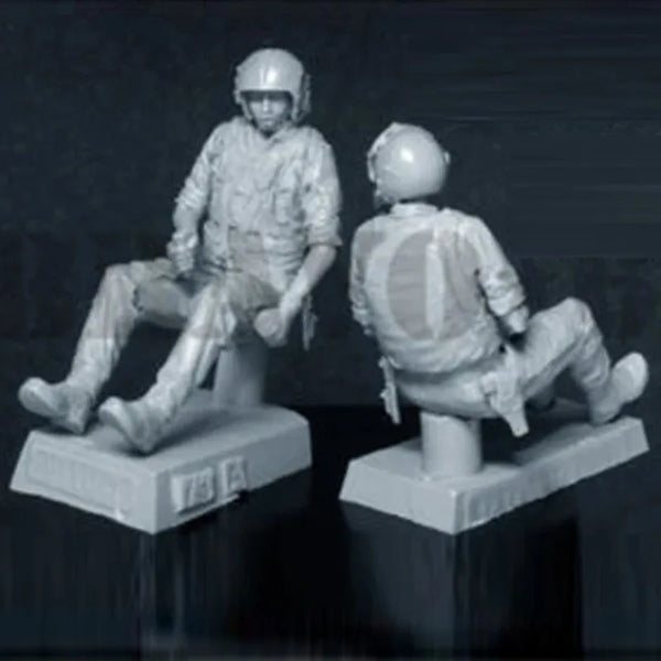 1/35 Vietnam War U.S. Helicopter Crew, 2 Figures, Resin Model Figure Kit, Unassembled and Unpainted