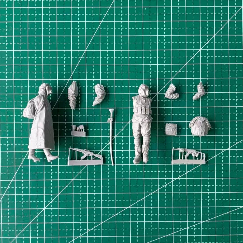 1/35 Modern CBRN Anti-Biochemical Soldiers Team, 2 Figures, Resin Model Figure Kit, Unassembled and Unpainted
