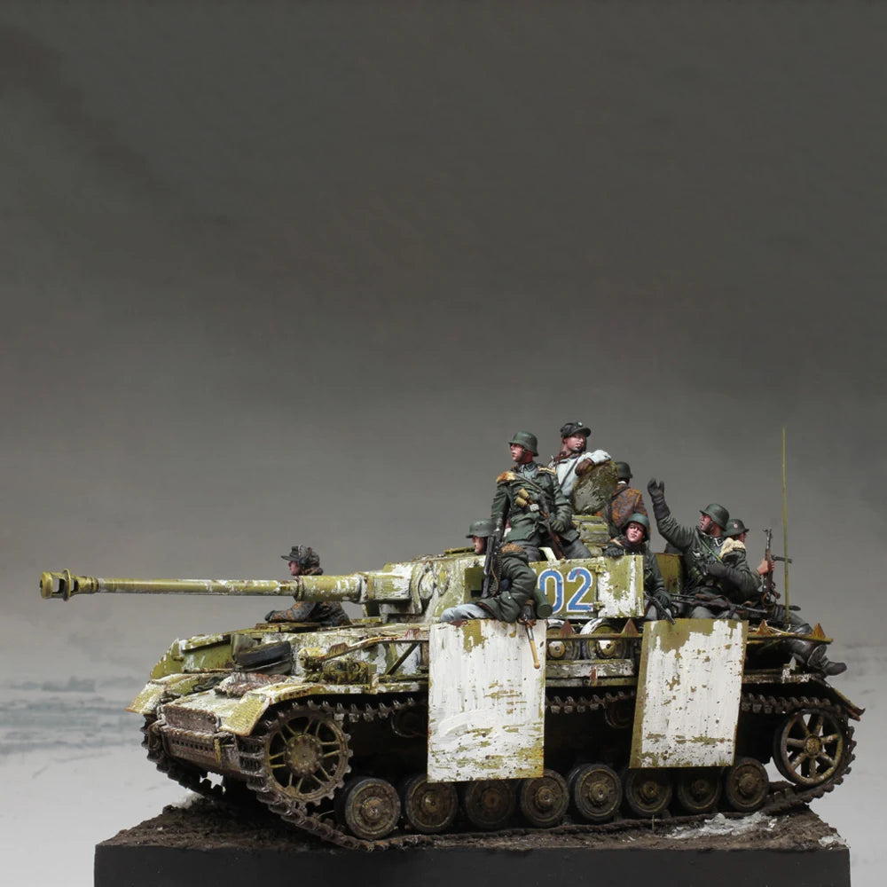 1/35 WWII German Soldiers with Support Crew, 13 Figures, Resin Model Figure Kit, Unassembled and Unpainted