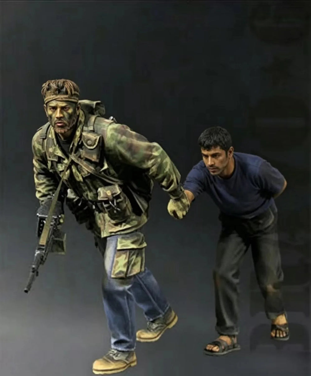 1/35 Modern Tactical Soldiers with Captives, 2 Figures, Resin Model Figure Kit, Unassembled and Unpainted