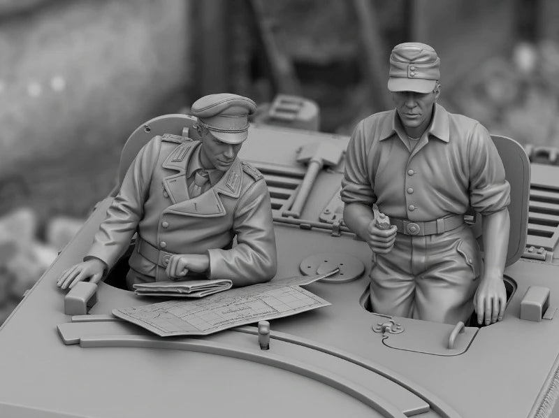 1/35 WWII German StuG Crew Four, 2 Figures, Resin Model Figure Kit, Unassembled and Unpainted