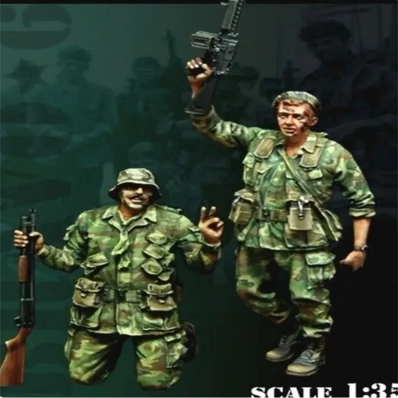 1/35 Vietnam War US Soldiers in Jungle Camouflage, 2 Figures, Resin Model Figure Kit, Unassembled and Unpainted