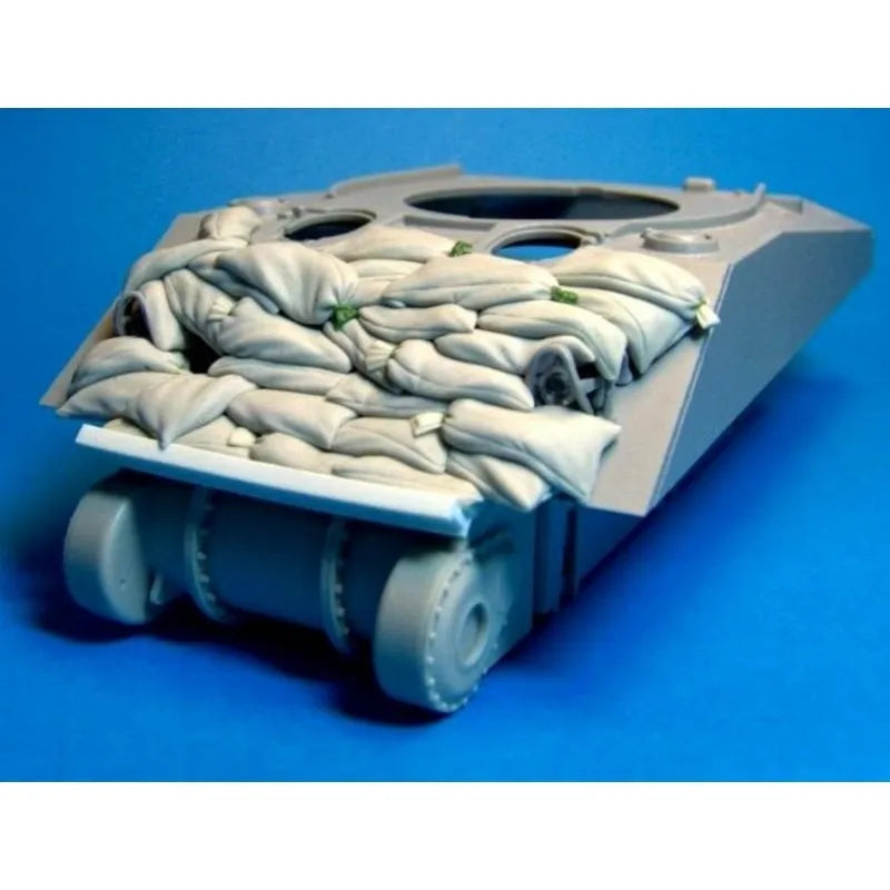1/35 WWII M4 Sherman Tank, Resin Model Vehicle Kit, Unassembled and Unpainted