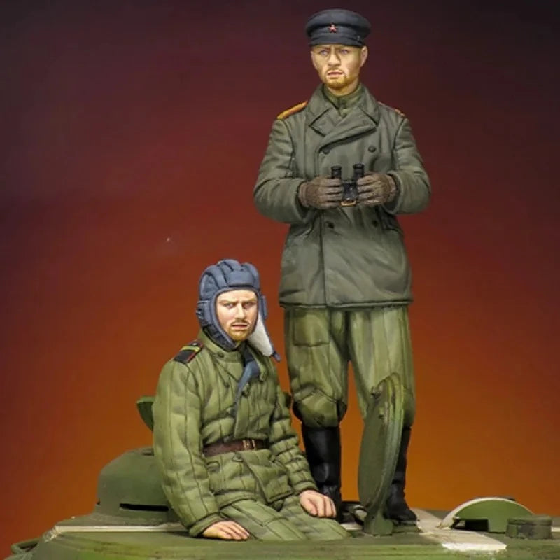 1/35 WWII Soviet Tank Officer and Crew, 2 Figures, Resin Model Figure Kit, Unassembled and Unpainted