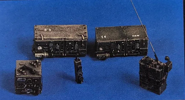 1/35 WWII Military Radio Equipment Set, Resin Model Figure Kit, Unassembled and Unpainted