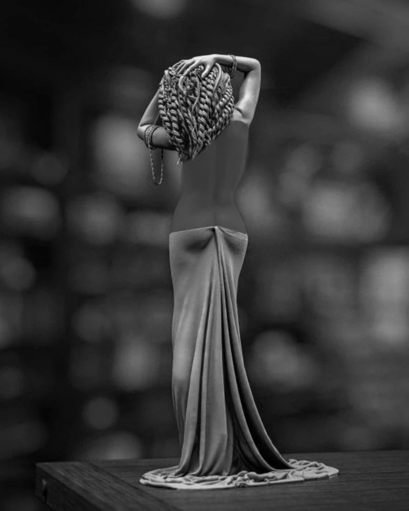 1/24 Mysterious Beauty in Flowing Gown, Resin Model Figure Kit, Unassembled and Unpainted