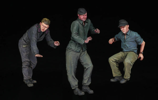 1/35 WWII German Infantry Advancing & Seated, 3 Figures, Resin Model Figure Kit, Unassembled and Unpainted