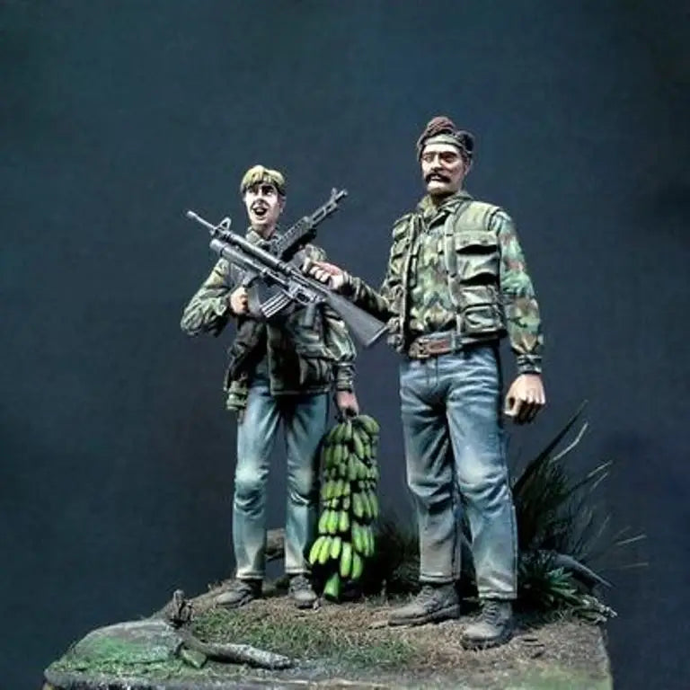 1/35 Modern Soldiers with Tactical Gear on, 2 Figures, Resin Model Figure Kit, Unassembled and Unpainted