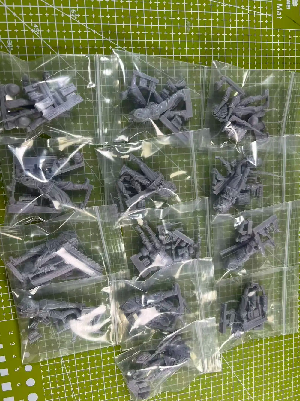 1/35 WWII German Infantry Squad with Leader, 14 Figures, Resin Model Figure Kit, Unassembled and Unpainted