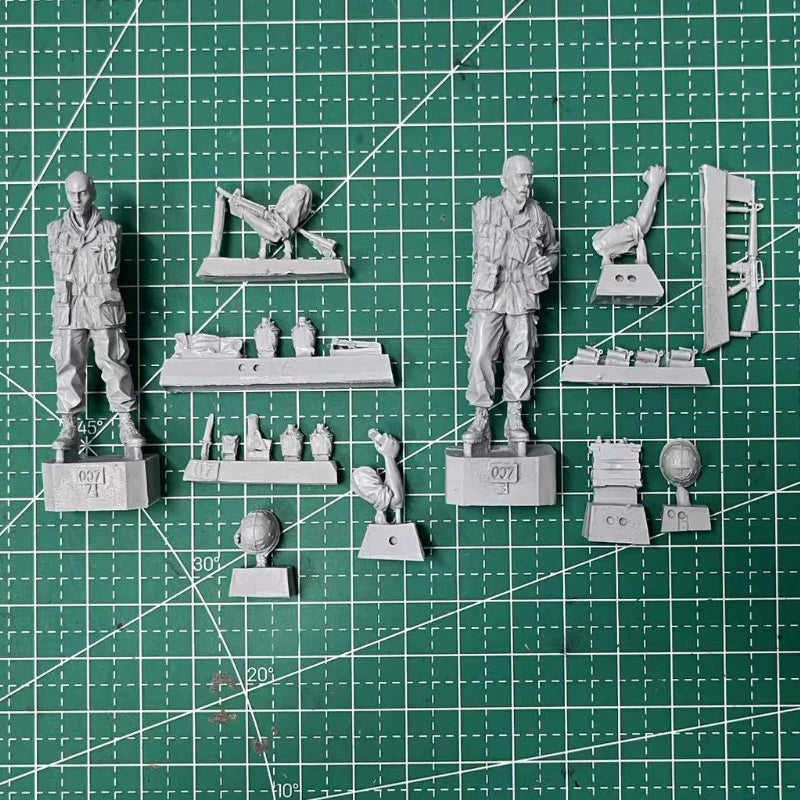 1/35 Vietnam War US Sergeant and M60 Machine Gunner, 2 Figures, Resin Model Figure Kit, Unassembled and Unpainted