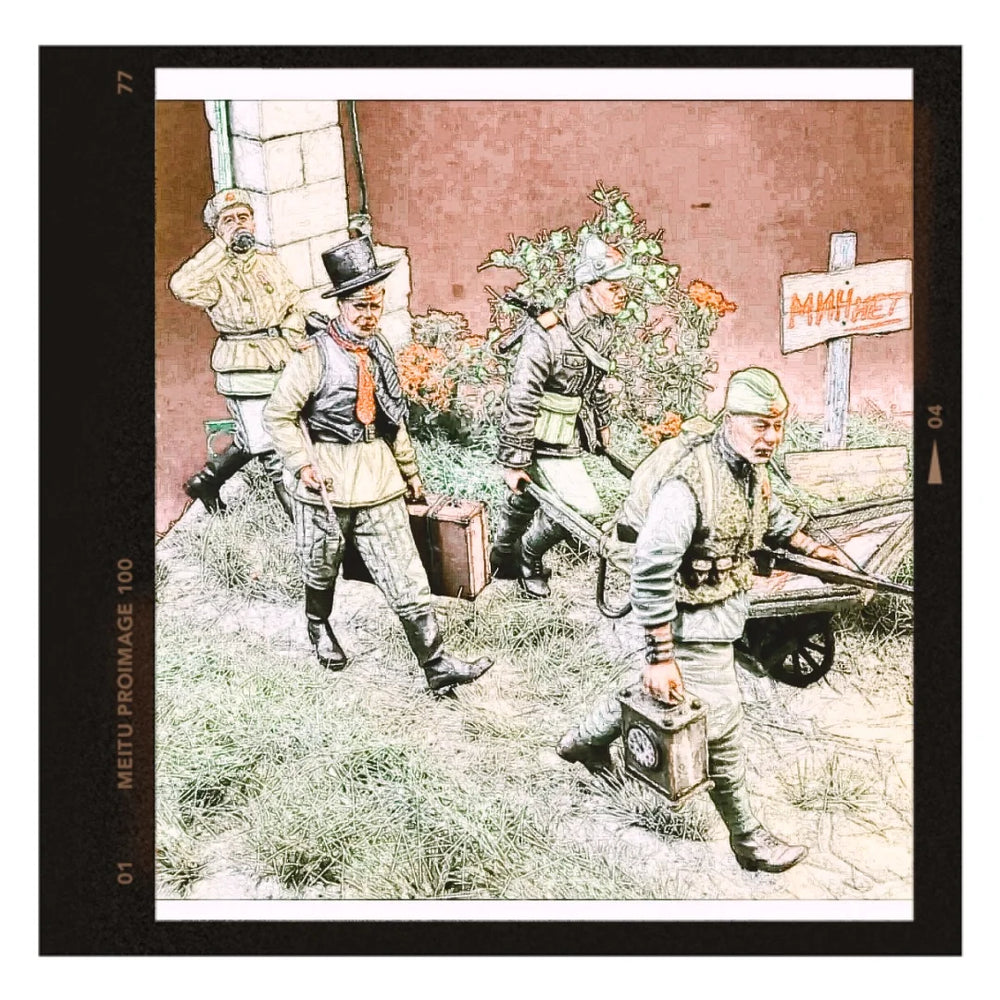 1/35 WWII German Squad Assaulting Village, 4 Figures, Resin Model Figure Kit, Unassembled and Unpainted