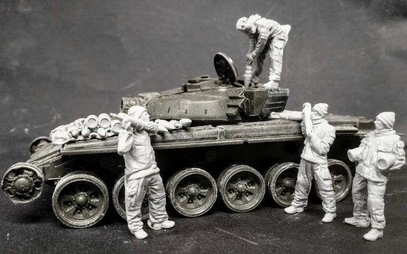 1/35 WWII Soviet Tank Loaders, 5 Figures, Resin Model Figure Kit, Unassembled and Unpainted