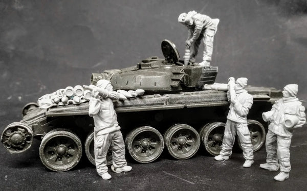 1/35 WWII Soviet Tank Loaders, 5 Figures, Resin Model Figure Kit, Unassembled and Unpainted