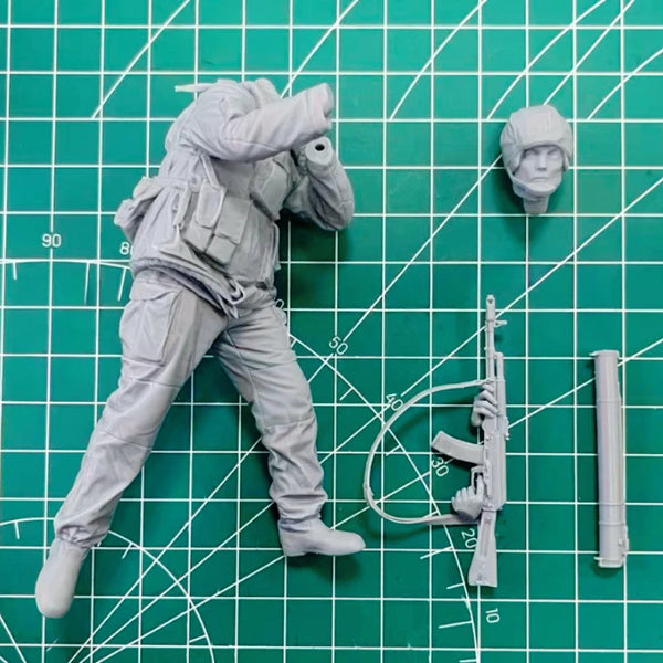 1/16 Modern Russian Interior Troops with Tactical Body Armor, 11 Figures, Resin Model Figure Kit, Unassembled and Unpainted