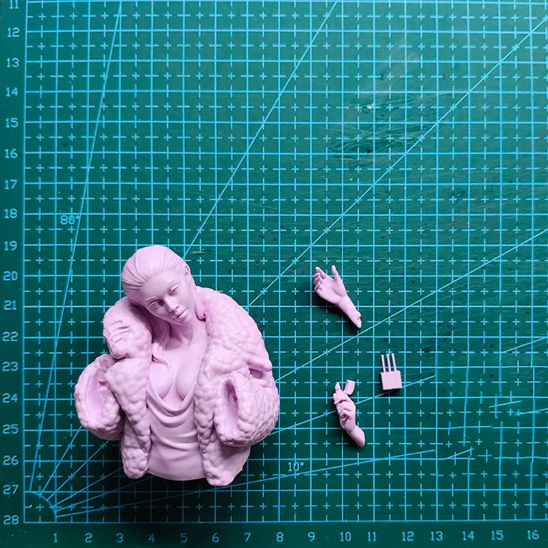 1/10 Platinum Blonde in Fur Coat, Resin Model Bust Kit, Unassembled and Unpainted