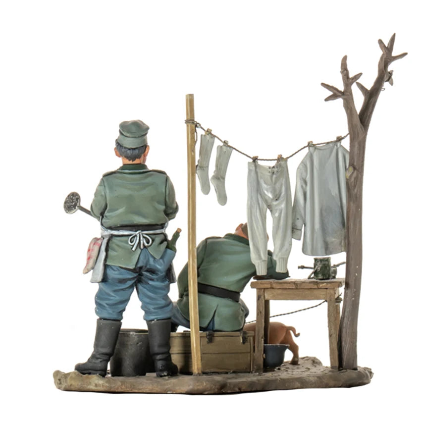 1/32 WWI Soldiers at Rest with Dog, 3 Figures, Resin Model Figure Kit, Unassembled and Unpainted