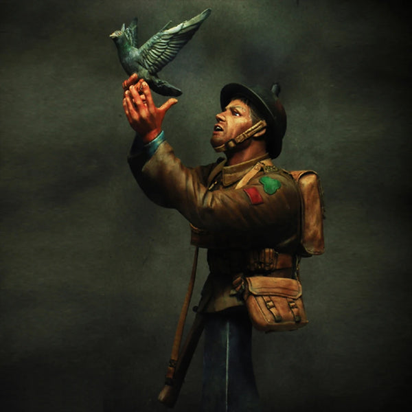 1/9 Napoleonic British Soldier with War Pigeon, Resin Model Bust Kit, Unassembled and Unpainted
