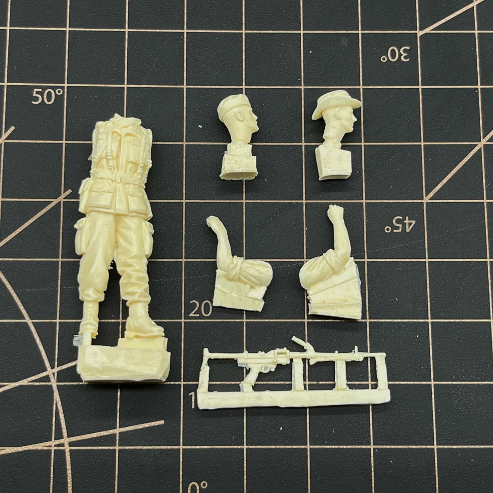 1/35 Modern British Rifleman with Campaign Hat, Resin Model Figure Kit, Unassembled and Unpainted