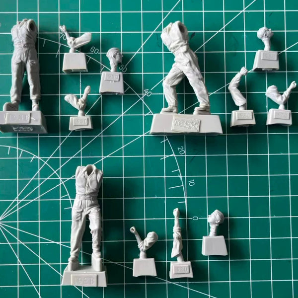 1/35 Cold War Soviet Infantry in Combat Positions, 3 Figures, Resin Model Figure Kit, Unassembled and Unpainted