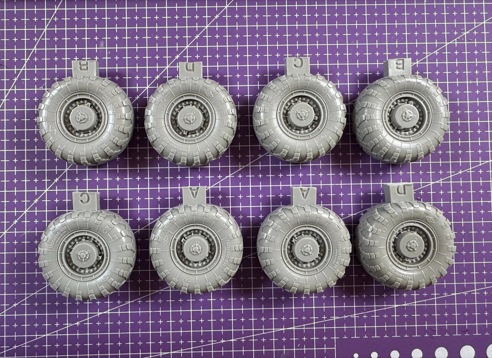 1/35 Cold War Soviet MAZ-543 Truck Wheels, Resin Model Accessory Kit, Unpainted