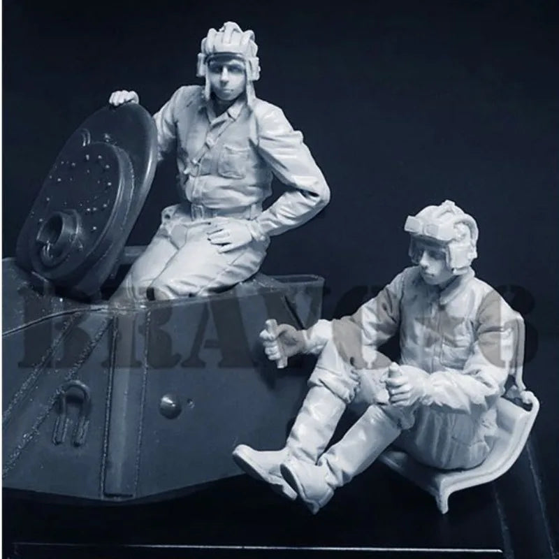 1/35 WWII Soviet Tank Crew at Hatch in Summer Uniforms, 5 Figures, Resin Model Figure Kit, Unassembled and Unpainted