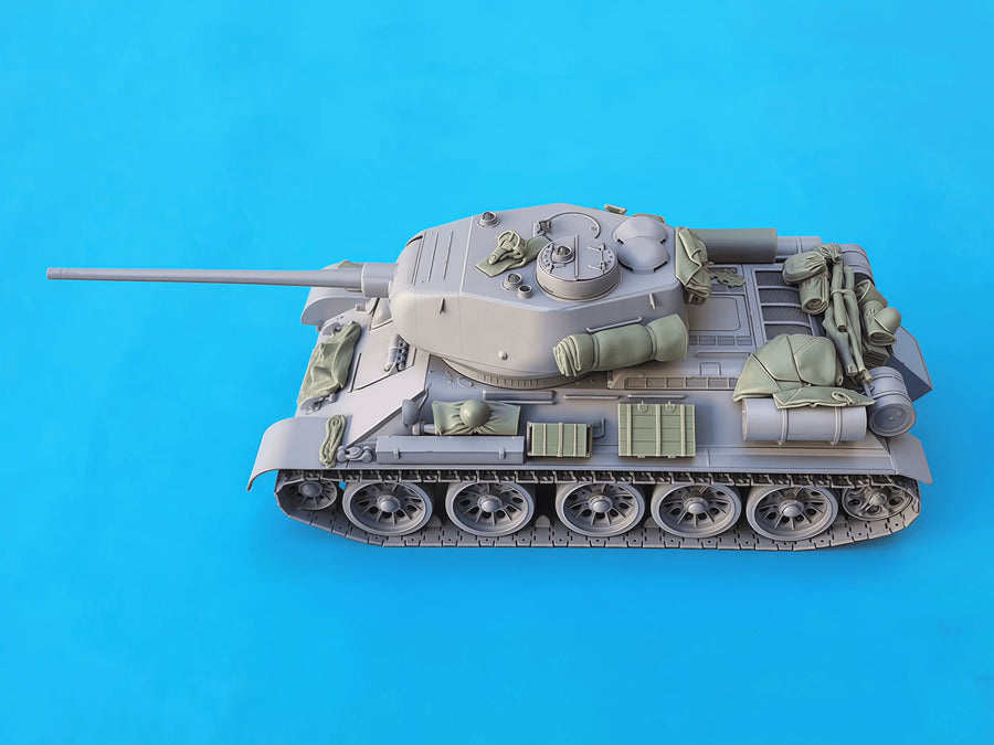 WWII Soviet T-34/85 Medium Tank with Crew 1/35 Resin Vehicle Kit - resin model view 2