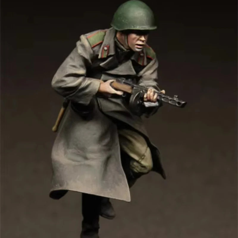 1/35 WWII Soviet Infantry in Greatcoats Assaulting, 5 Figures, Resin Model Figure Kit, Unassembled and Unpainted