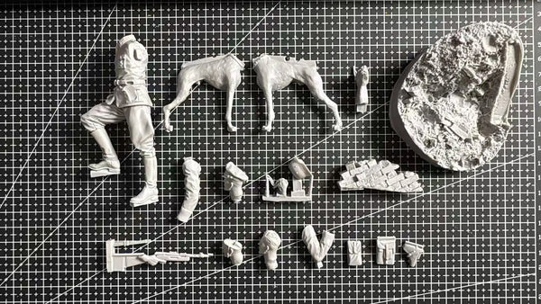 1/16 WWII Soldier with Military Dog, 2 Figures, Resin Model Figure Kit, Unassembled and Unpainted
