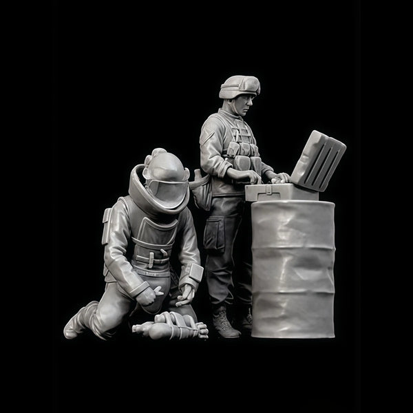 1/35 Modern Bomb Disposal Team, 2 Figures, Resin Model Figure Kit, Unassembled and Unpainted