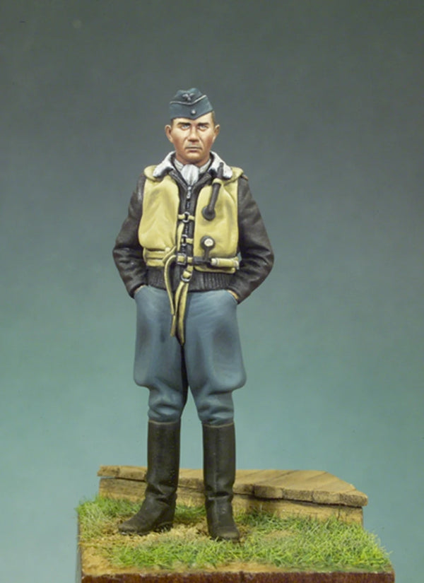 1/35 WWII German Luftwaffe Pilot, Resin Model Figure Kit, Unassembled and Unpainted