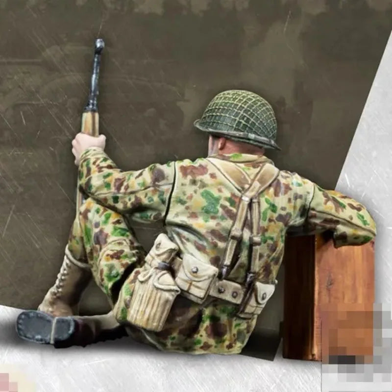 1/35 WWII US Marine with Rifle, Resin Model Figure Kit, Unassembled and Unpainted
