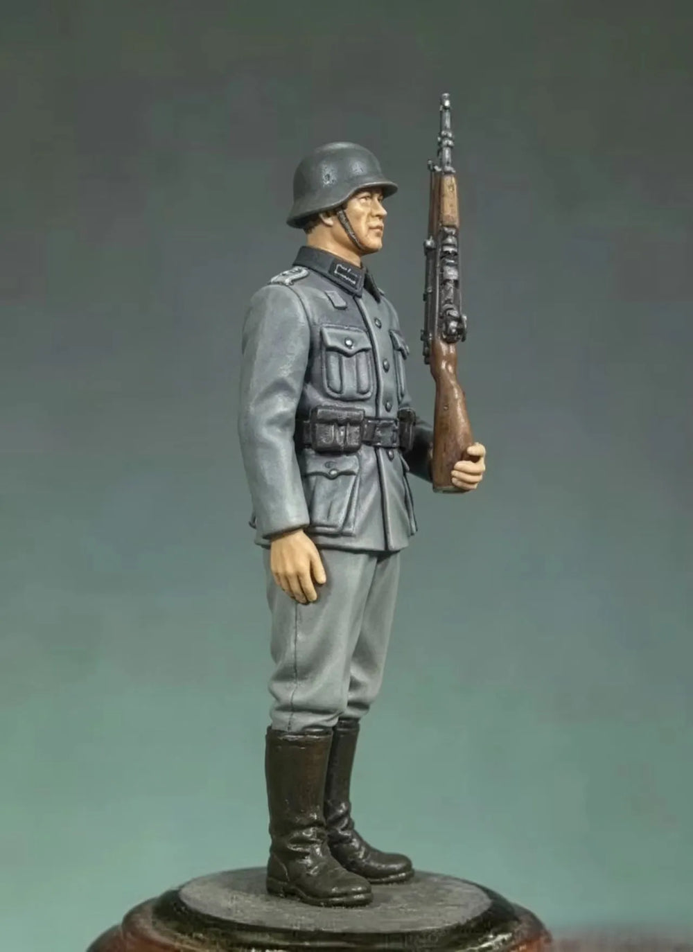 1/24 WWI German Soldier with Rifle, Resin Model Figure Kit, Unassembled and Unpainted