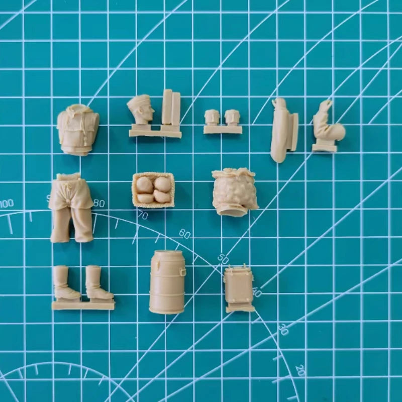 1/35 WWII German Field Cook with Equipment, Resin Model Figure Kit, Unassembled and Unpainted