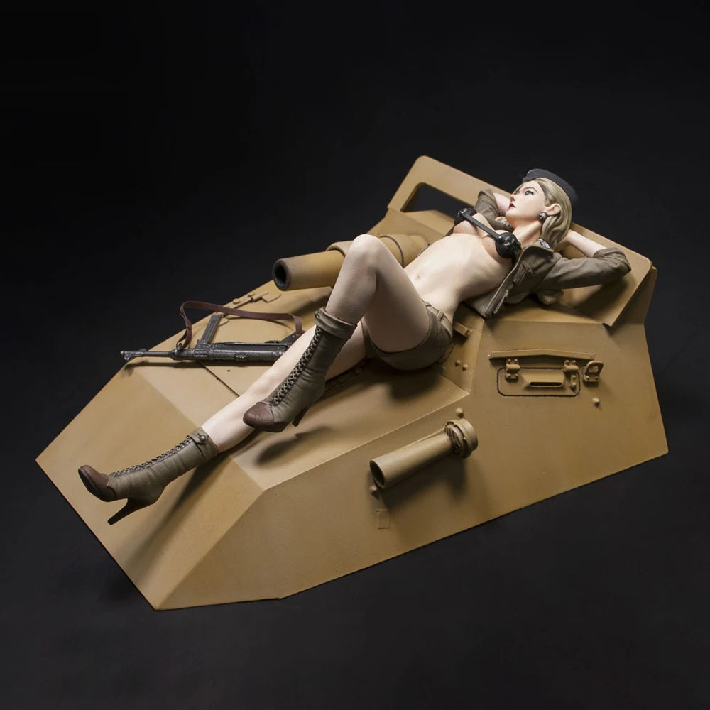 1/12 WWII Pin-up on Military Vehicle, Resin Model Figure Kit, Unassembled and Unpainted