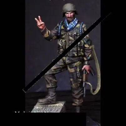 1/35 Modern Infantry Soldiers with Combat Gear, 4 Figures, Resin Model Figure Kit, Unassembled and Unpainted