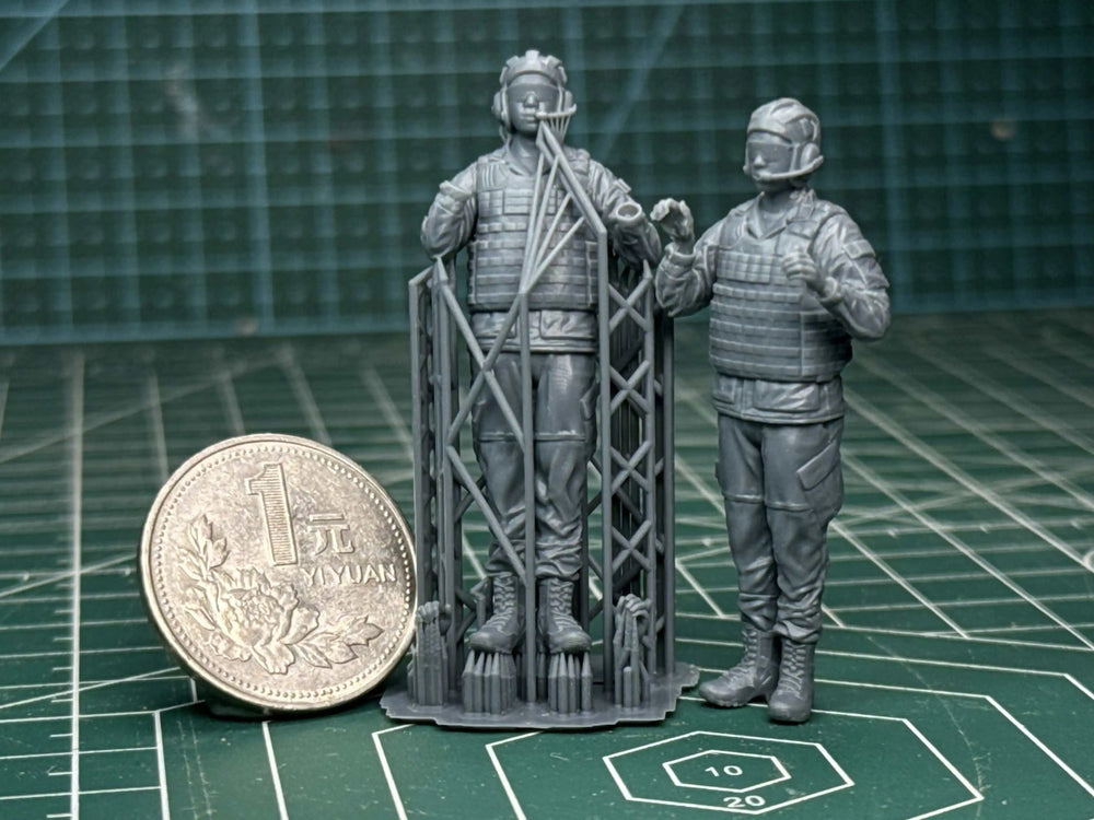 1/35 Modern Chinese Army Soldiers, 3 Figures, Resin Model Figure Kit, Unassembled and Unpainted