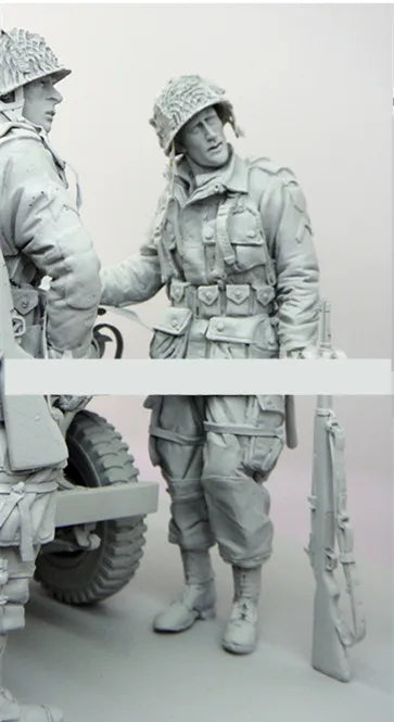 1/16 WWII German Infantry Moving to Truck, 3 Figures, Resin Model Figure Kit, Unassembled and Unpainted