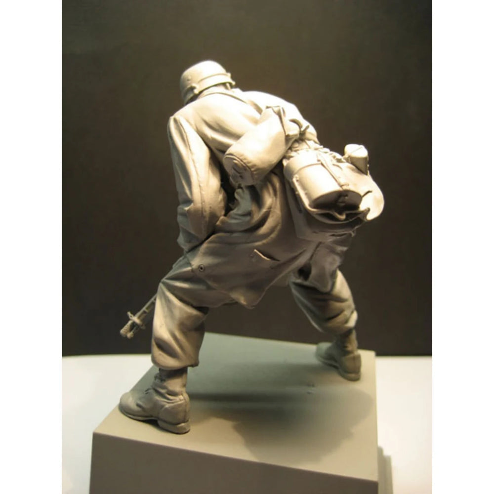 1/16 WWII German Fallschirmjäger Charging Forward, Resin Model Figure Kit, Unassembled and Unpainted