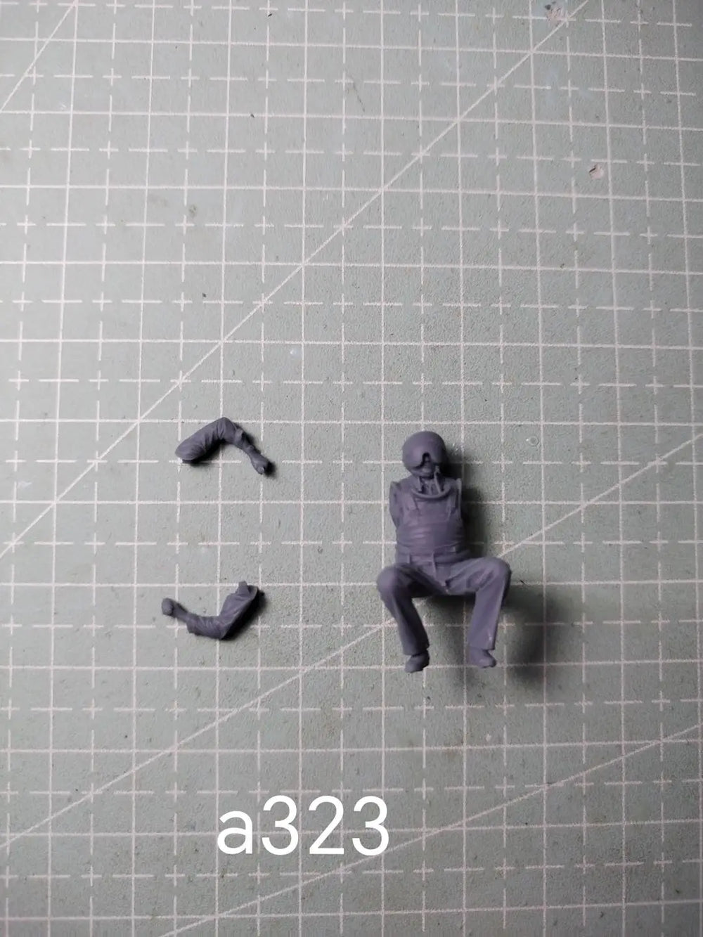 1/48 Modern Soldier in Tactical Combat Crouch, Resin Model Figure Kit, Unassembled and Unpainted